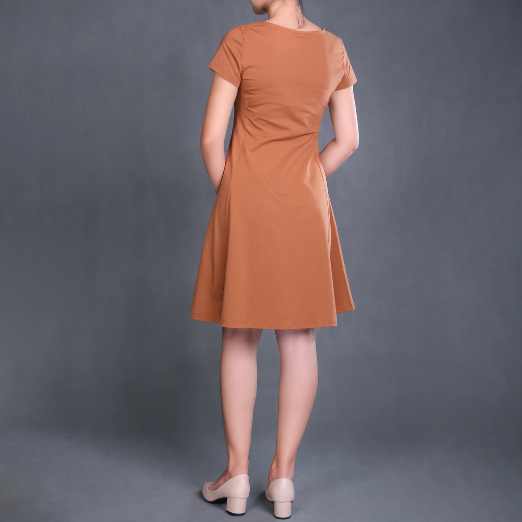 XL213066 Plain Dress Lady