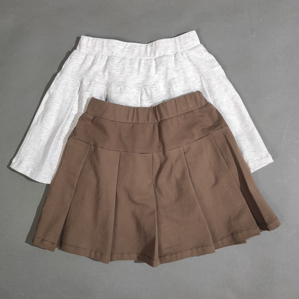 KGK21144 Pleated Skirt Girl
