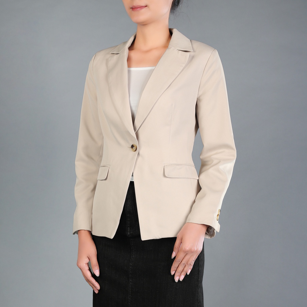 XEC13566 Blazer Lady